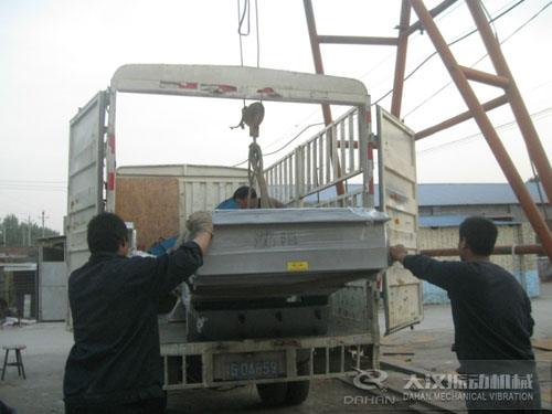 兩層直線振動篩發(fā)貨 兩層直線振動篩發(fā)貨