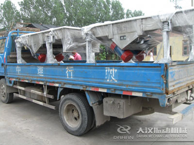 單層直線振動篩發(fā)貨 單層直線振動篩發(fā)貨