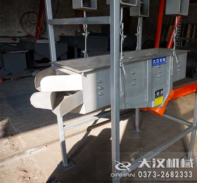 520吊掛式直線振動(dòng)篩 520吊掛式直線振動(dòng)篩